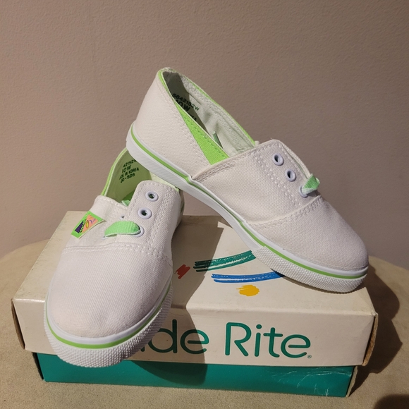 Stride Rite Kids White and Green Canvas Shoes - Picture 1 of 8